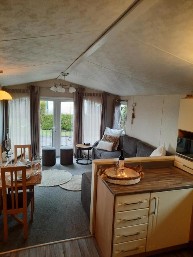 Vakantienoord, Chalet 6P With Veranda, Located In Friesland, 5 Stars Camping On The Lake Suameer ภายนอก รูปภาพ