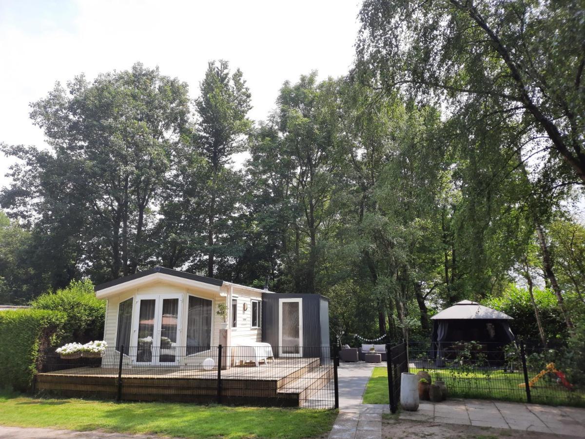 Vakantienoord, Chalet 6P With Veranda, Located In Friesland, 5 Stars Camping On The Lake Suameer ภายนอก รูปภาพ